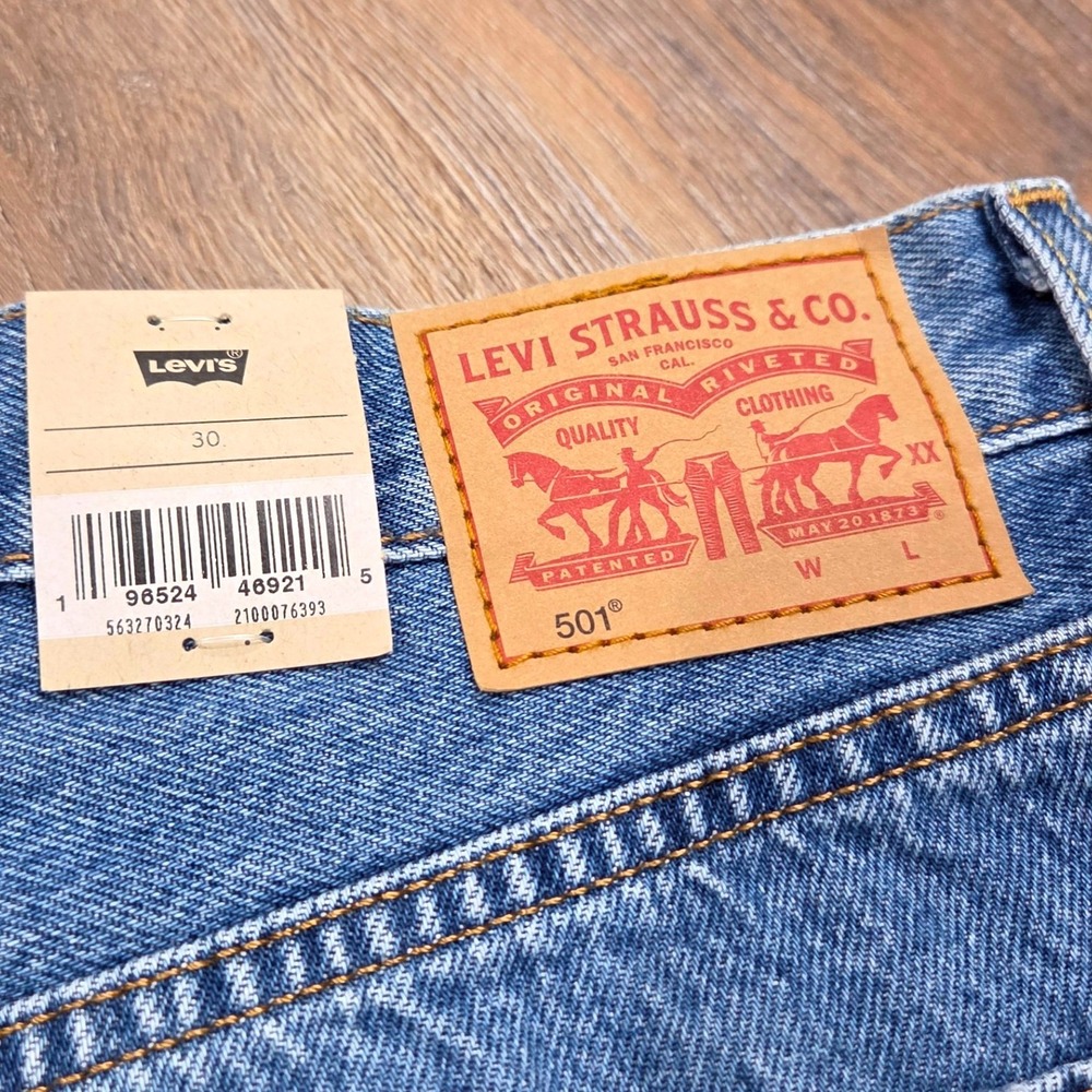 Levis 501 Original High Rise Denim Shorts Medium Wash Distressed Raw Hem Size 30 - Picture 4 of 5